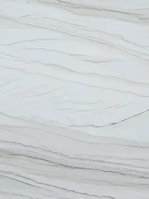 Cuarcita White Macaubas, fondo blanco con veta azulada sutil