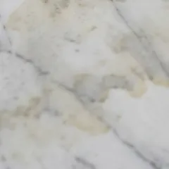 Mancha de otro tono en el mármol