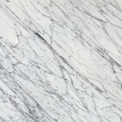 Veta continua en una placa de mármol blanco
