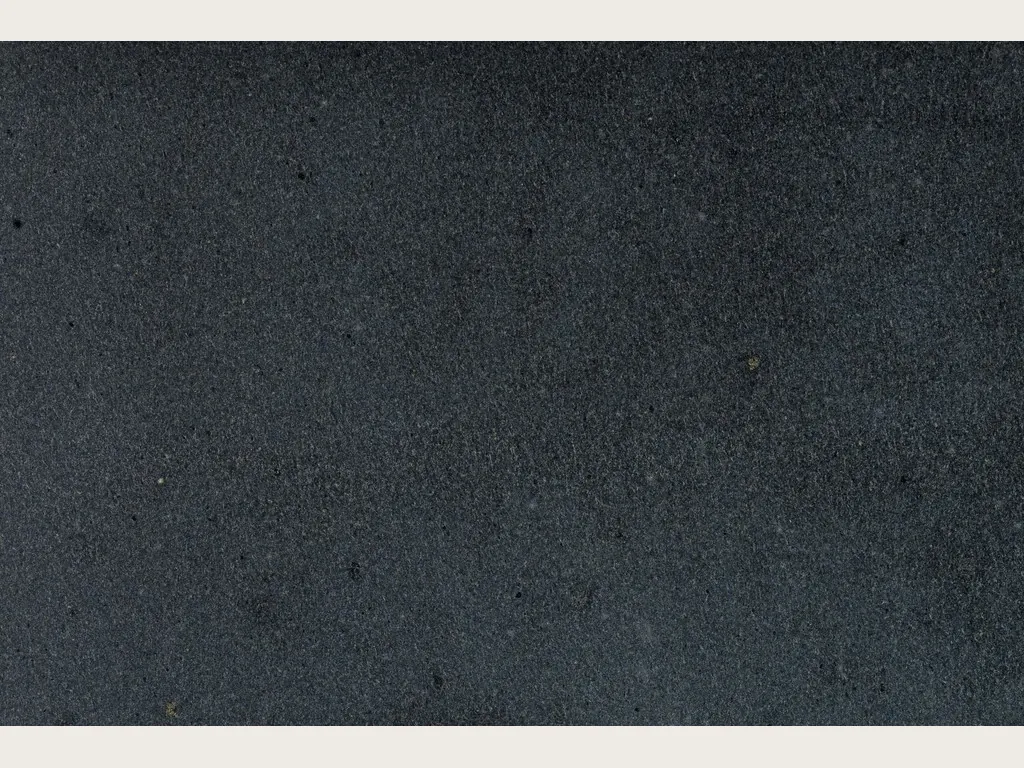 Placa de Basalto Pietra Lavica: gris antracita casi negro, grano muy fino y sin vetas