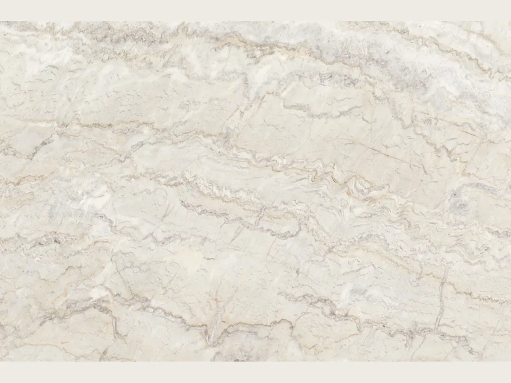 Placa de cuarcita blanca Dolce Vita: blanco crema con vetas grises finas que ondulan en horizontal