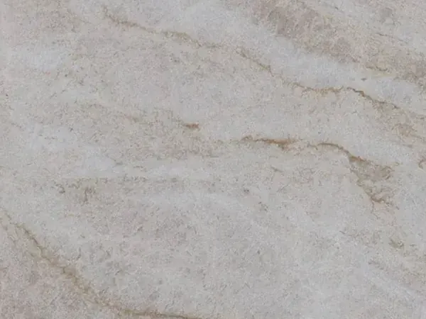 Placa de Cuarcita Taj Mahal: fondo beige claro con vetas caramelo suaves en diagonal