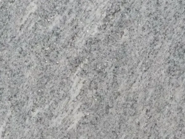 Placa de Granito Beola Grigia: gris claro de grano fino con estrías suaves en diagonal, mate