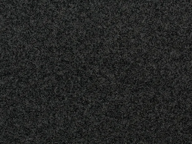 Detalle del Granito Nero Africa: punteado gris leve sobre el negro pulido