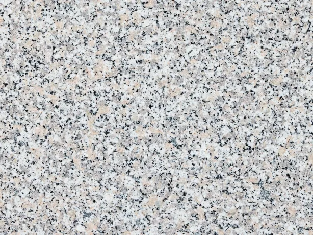 Detalle del Granito Rosa Beta: puntos rosados y negros sobre el grano medio pulido