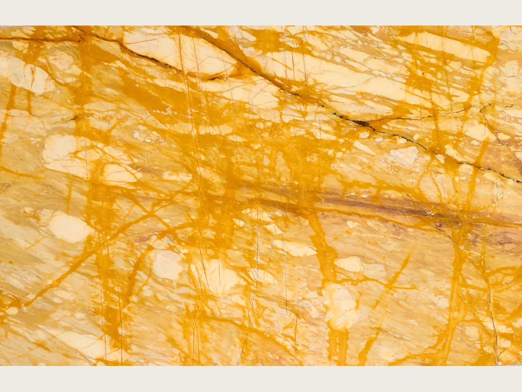 Placa de Mármol Amarillo Siena: fondo crema con red densa de vetas amarillo intenso