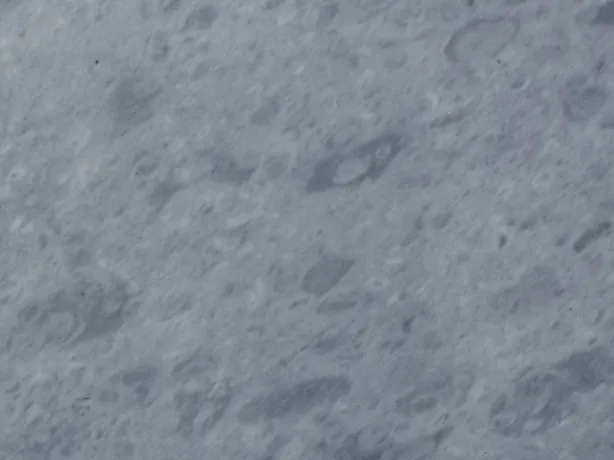 Detalle del mármol gris Bardiglio Imperial: moteado suave en gris azulado, sin vetas