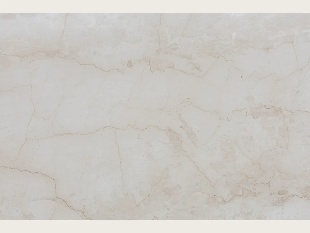 Placa de mármol beige Cremo Italia: fondo crema claro con vetas beige finas y escasas