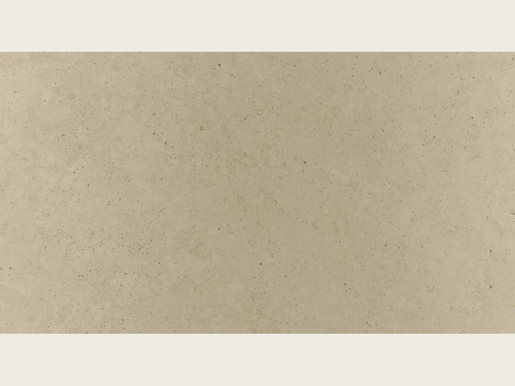 Foto de referencia de Mármol Gascogne Beige: fondo beige verdoso liso con puntos oscuros diminutos y superficie mate