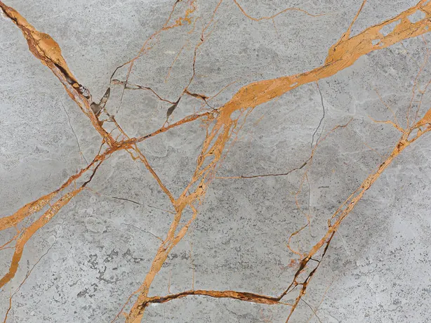 Detalle del mármol gris Golden Sky: veta naranja dorado y grietas grises finas