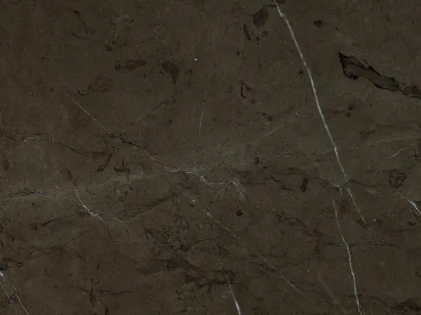 Detalle del Mármol Grafite: vetas blancas muy finas en diagonal sobre el fondo oscuro