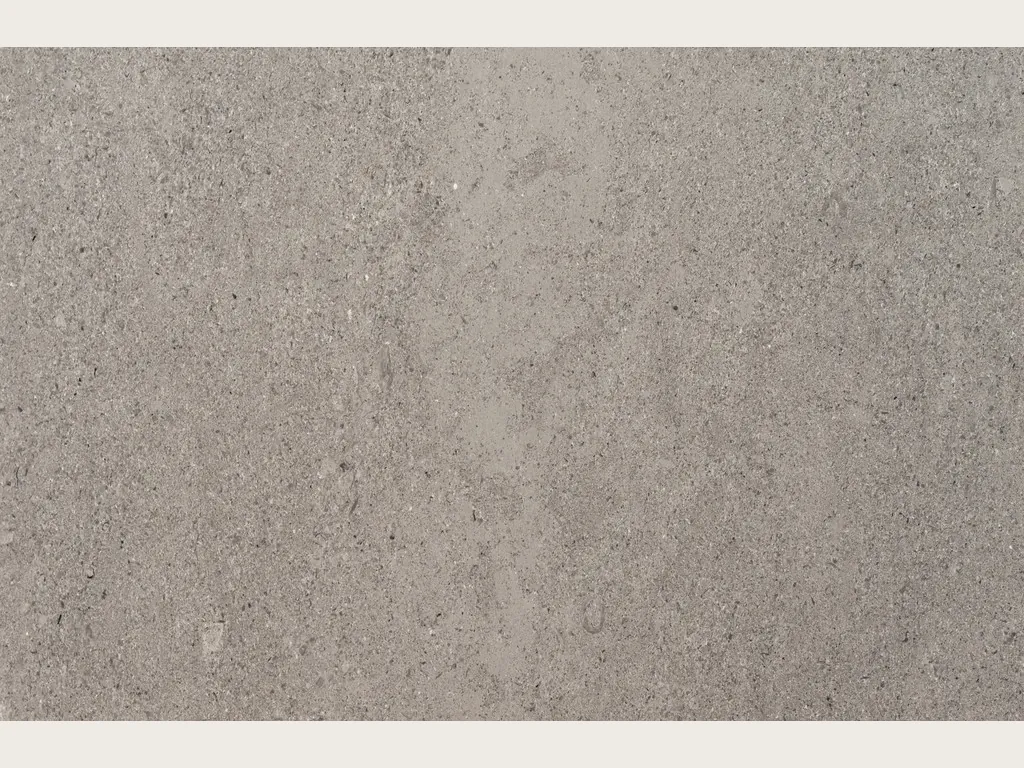 Placa de mármol gris Lipica Unito: gris beige parejo de grano fino y sin vetas