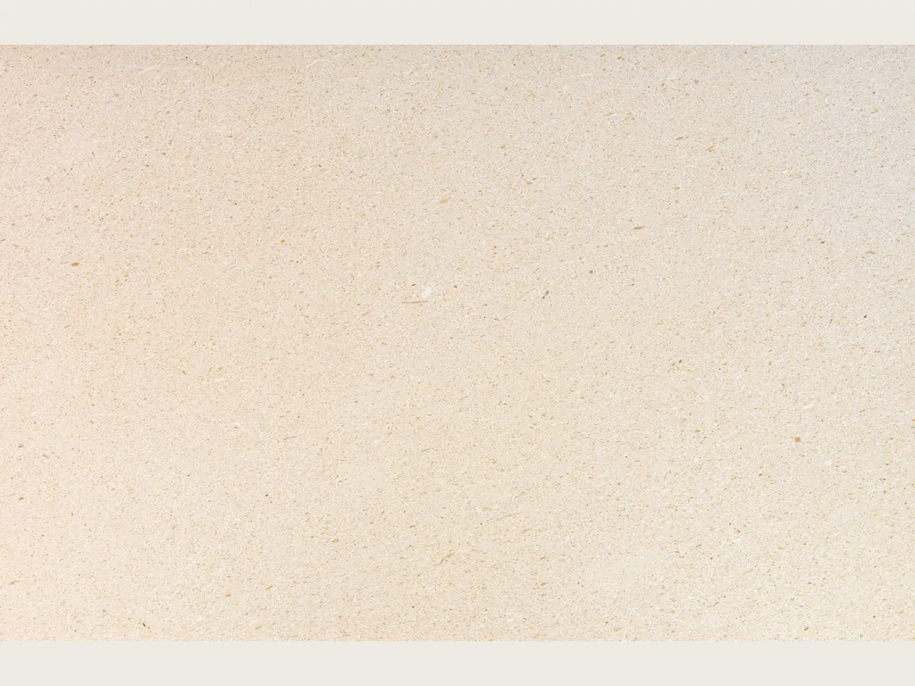 Placa de Mármol New Marfil: crema claro uniforme de grano fino y sin vetas, en acabado mate