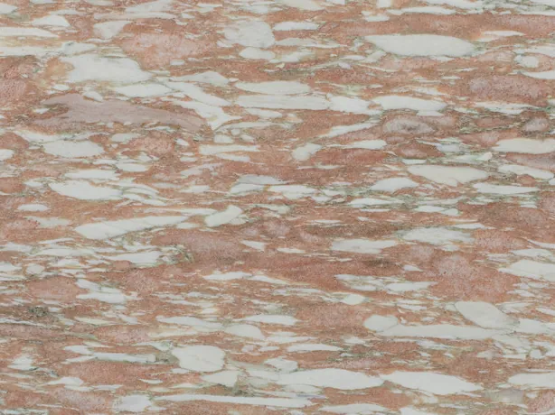Detalle del Mármol Rosa Norvegia: pinceladas blancas y grises sobre el rosa salmón pulido