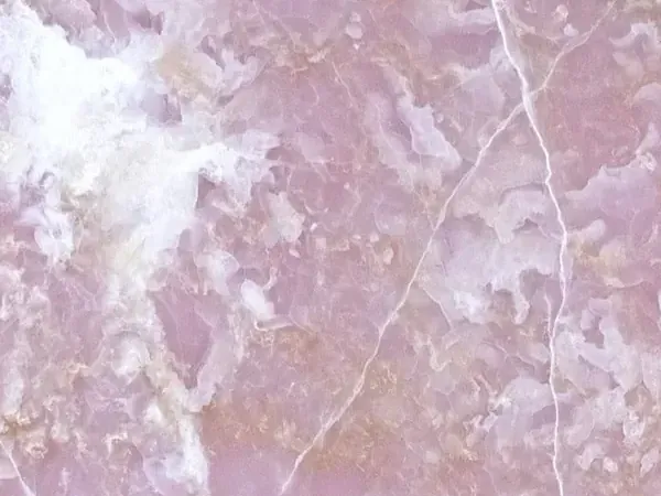 Placa de Ónix Rosa: fondo rosa lila con nubes blancas y vetas finas en diagonal