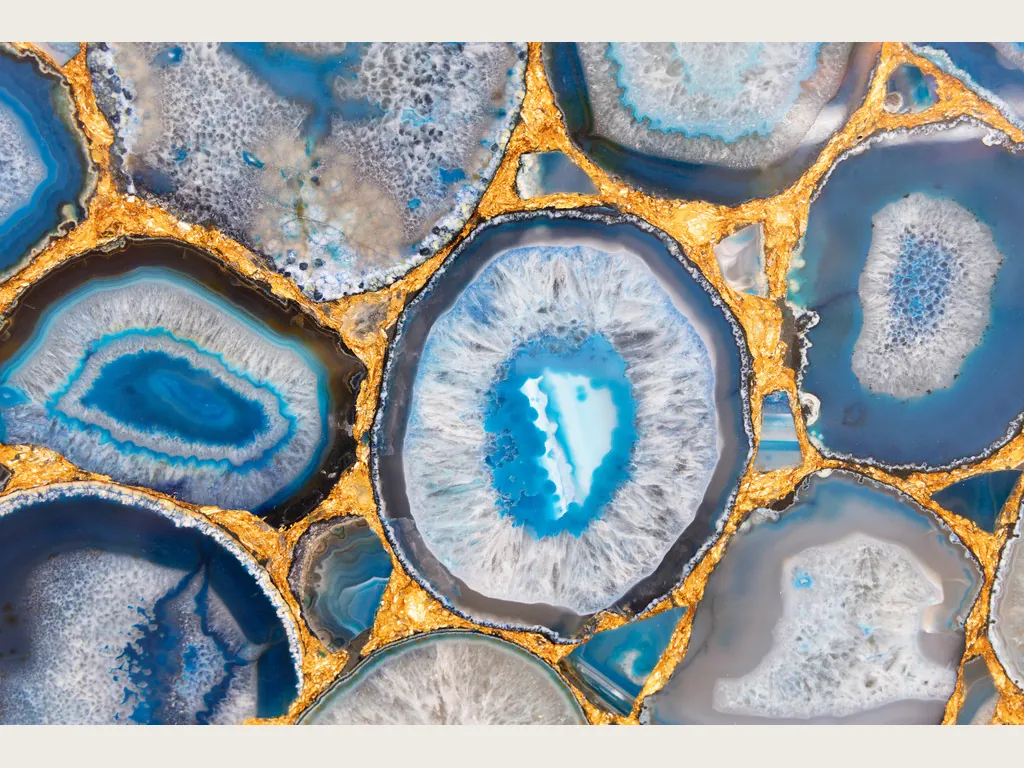 Placa de Ágata Azul con Hoja de Oro: rodajas grandes unidas por juntas doradas gruesas