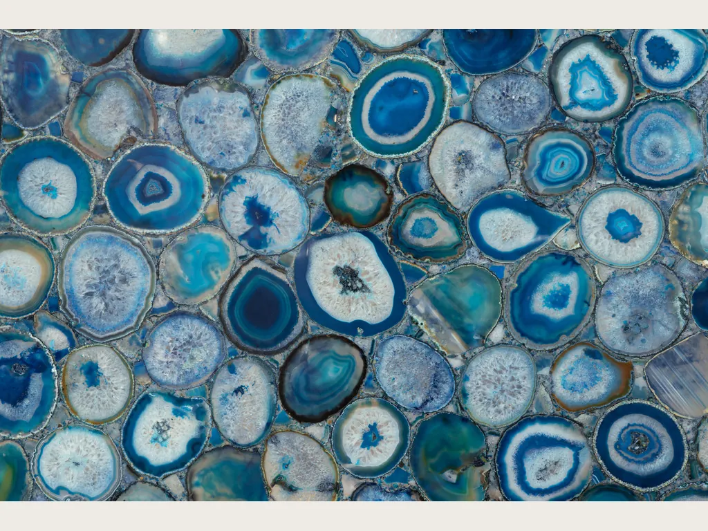 Placa de Ágata Azul: mosaico de rodajas con anillos azules y centros blancos
