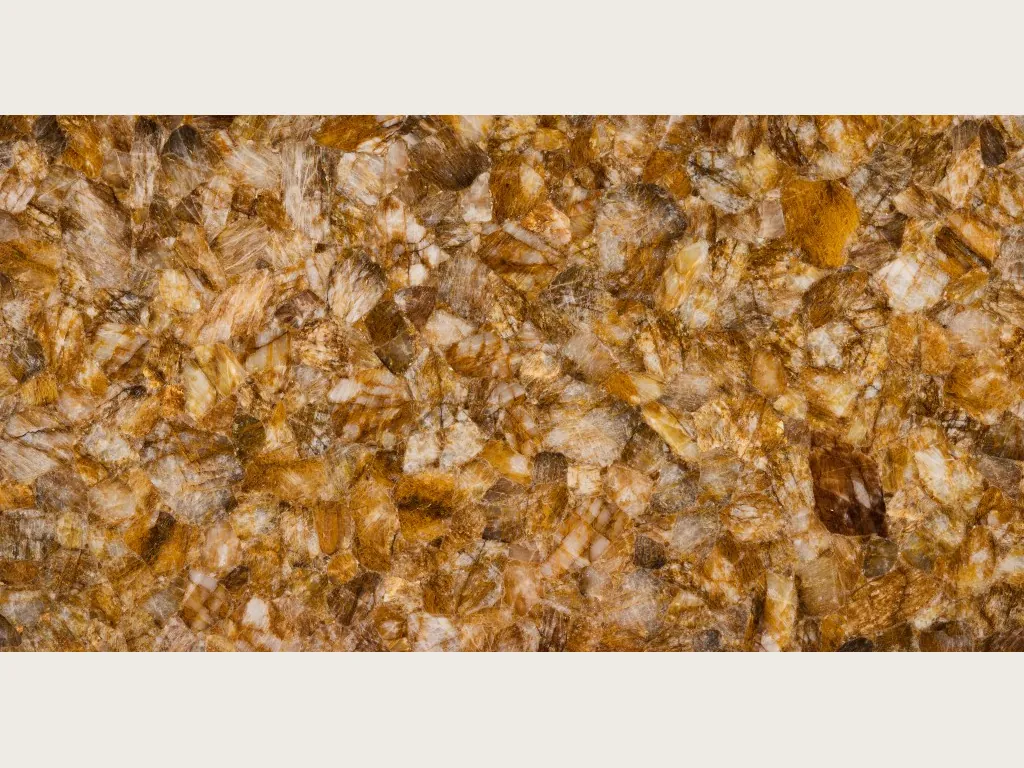 Placa de Cuarzo Limón: fragmentos cristalinos miel y crema muy apretados con brillo de pulido
