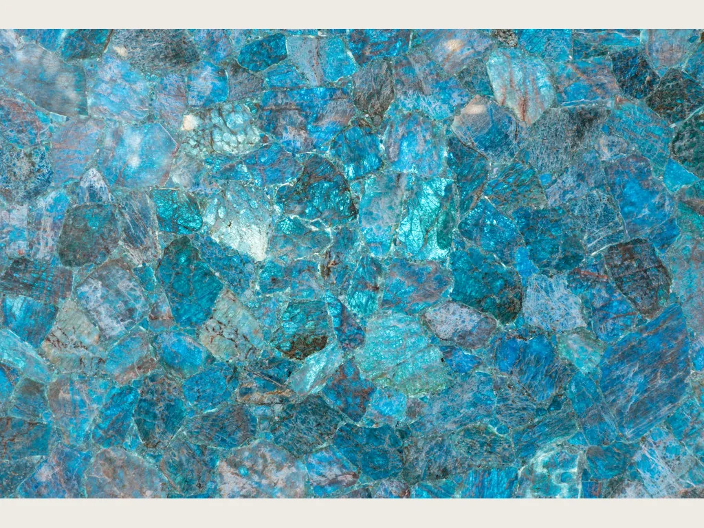 Placa de Cuarzo de Mar: mosaico de fragmentos turquesa, azul y blanco con brillo de pulido