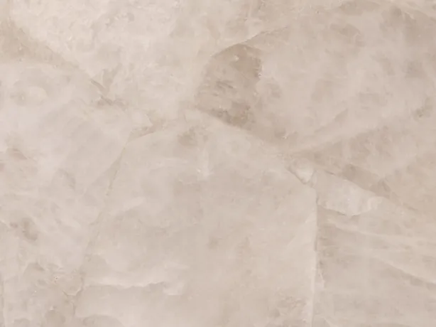 Detalle de fragmentos de Cuarzo Blanco con bordes difusos y pulido brillante