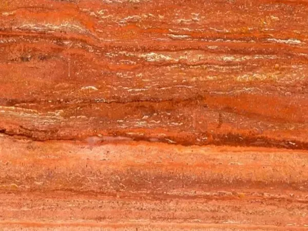 Placa de Travertino Rojo: franjas horizontales paralelas en rojo, naranja y crema sobre fondo rojo anaranjado