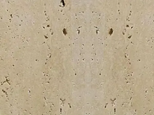Placa de Travertino Clásico: beige moteado con agujeros oscuros en columnas verticales
