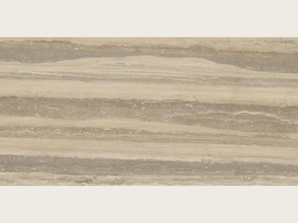 Placa de travertino gris Silver: franjas horizontales anchas y paralelas en gris y beige claro